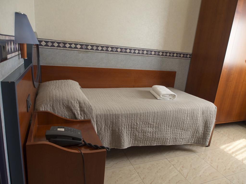 Hotel Kroma รากูซา ภายนอก รูปภาพ