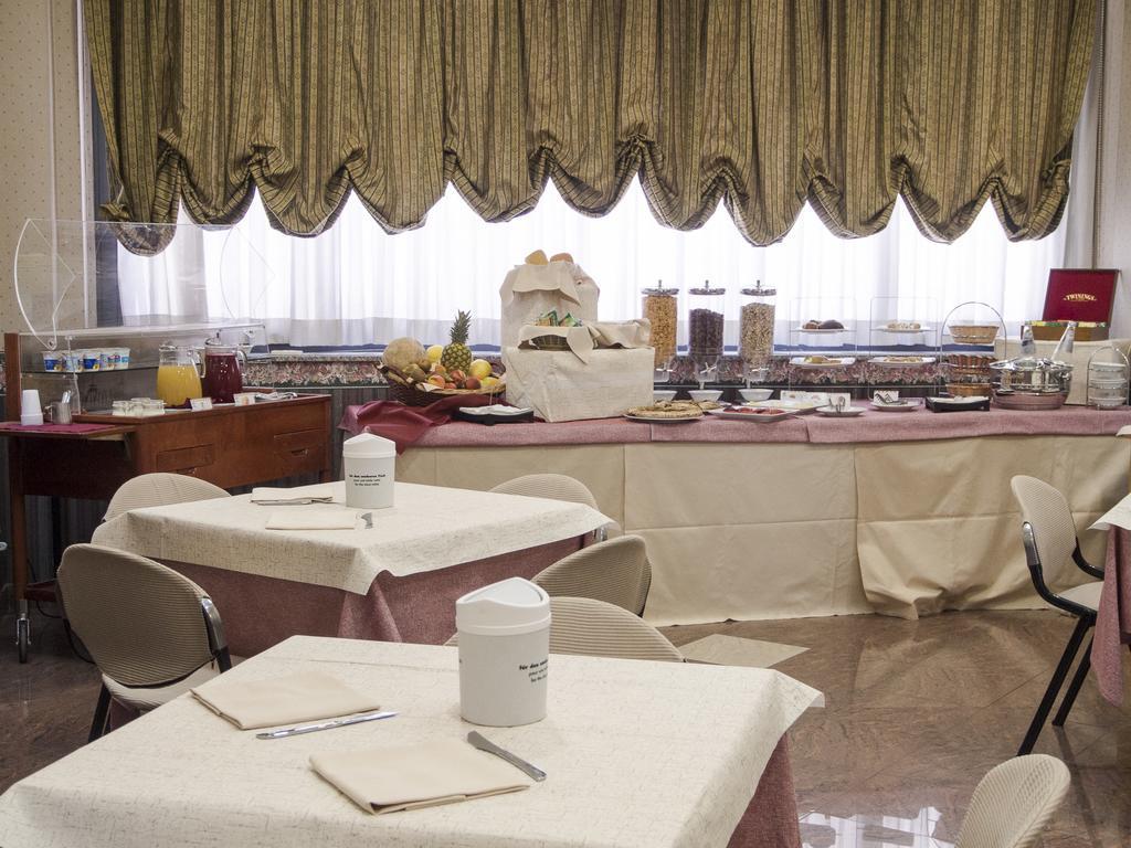 Hotel Kroma รากูซา ภายนอก รูปภาพ